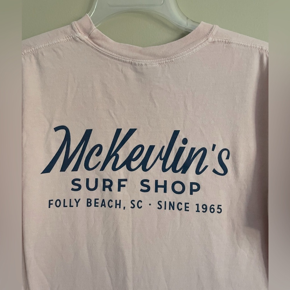 Mckelvins Surf Shop T-shirt
Pink
Sz M